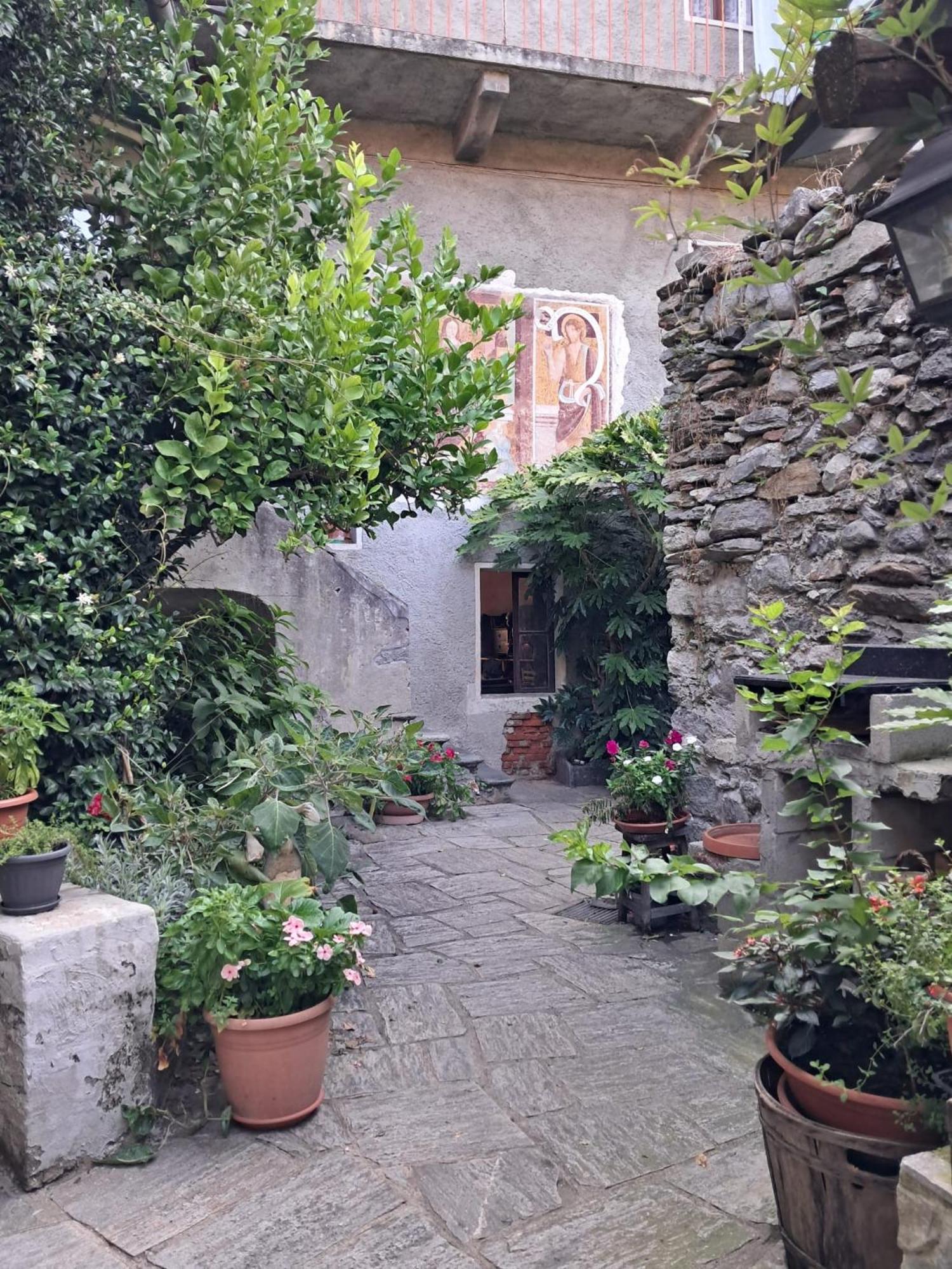 Nonna Anita Bed and Breakfast Castelveccana Exteriör bild