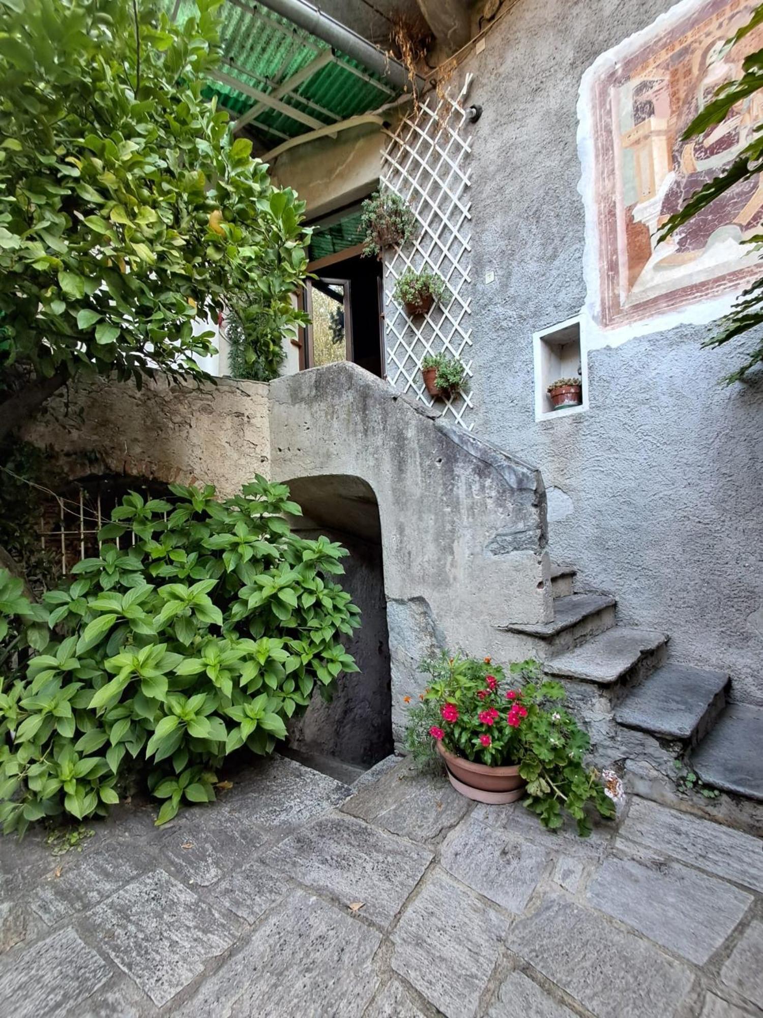 Nonna Anita Bed and Breakfast Castelveccana Exteriör bild